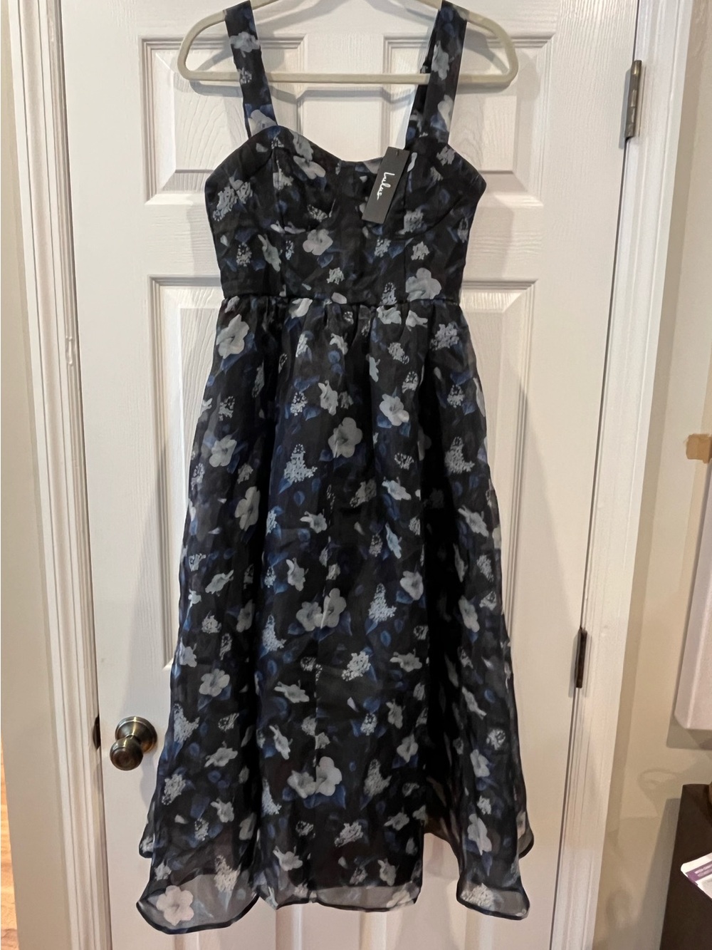NWT Lulus Size S Black maxi Floral Party Dress with Blue & White flowers